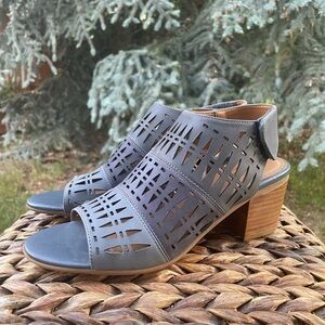 NEW Comfortiva Ally Denim Blue Color Block Leather Slingback Sandals. Size 7.5